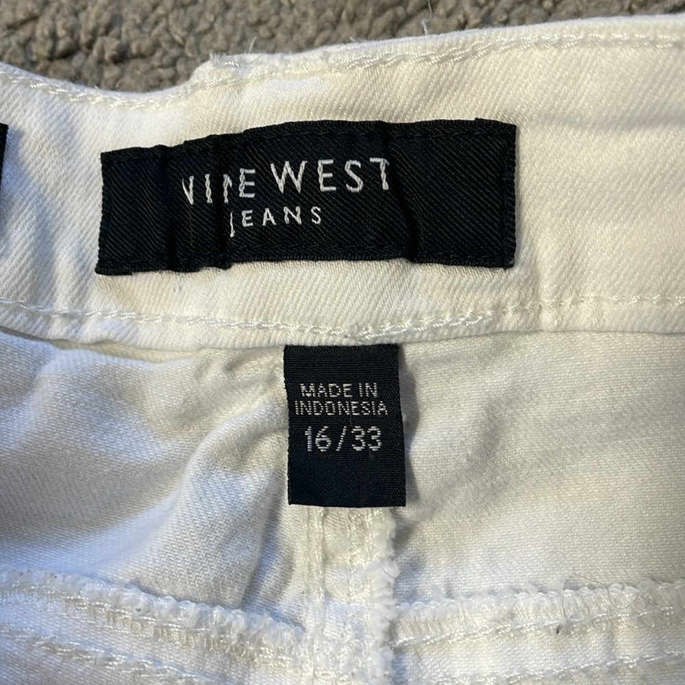 Nine West Jeans White Studded Capris | Size 16/33 - Picture 5 of 12